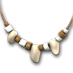 Hnědý náhrdelník z kostí.png