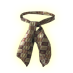 Soubor:Hedvábný šátek Billa Tilghmana.png